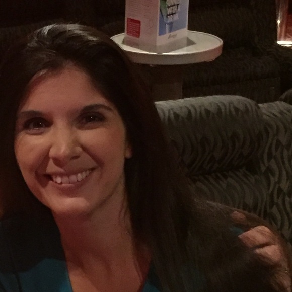 Meet your Posher, Tiffany - Picture 1 of 1